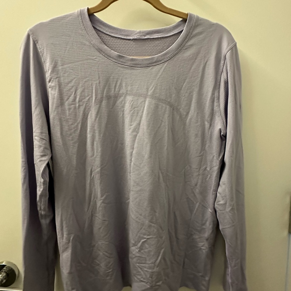 Women’s lululemon Lavender Long Sleeve workout Shirt
